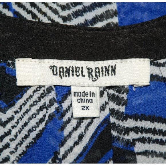 Daniel Rainn Blue Chevron Sleeveless Sheer Blouse Size 2X V-Neck Half Button Up - Picture 9 of 11